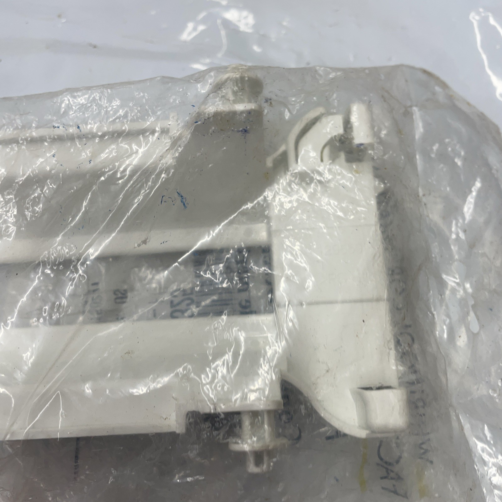 Whirlpool 67006325 Bracket Filter Base 1/2″ Plastic Water Filter Holder S44