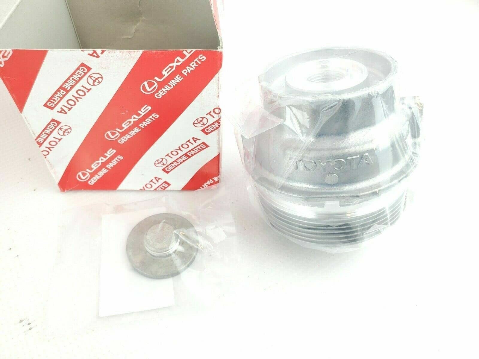 Genuine OEM Toyota New Oil Filter Housing Cap + Plug 15620-31060 Silver