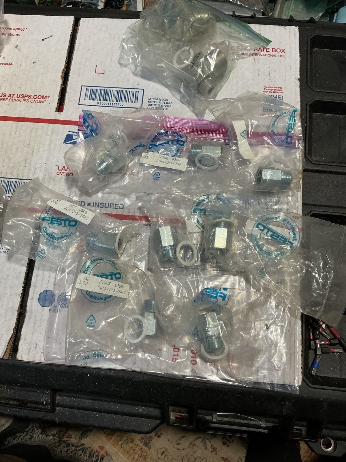 LOT OF 8 NEW IN BAG! FESTO 1/2″ PNEUMATIC ADAPTERS AD-1/2-1/2NPT A5